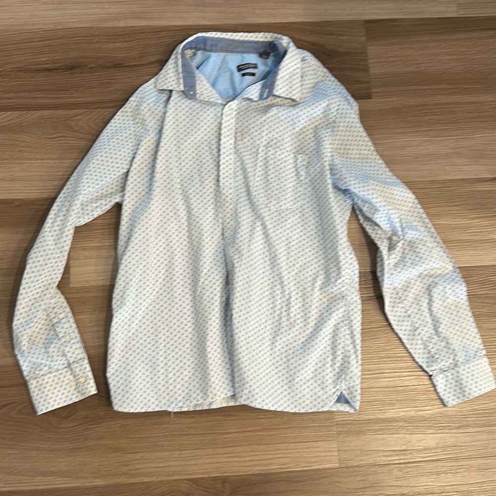 Van Heusen (Never tuck) button down. Slim fit. XL. Blue/white. 17- 17 1/2.